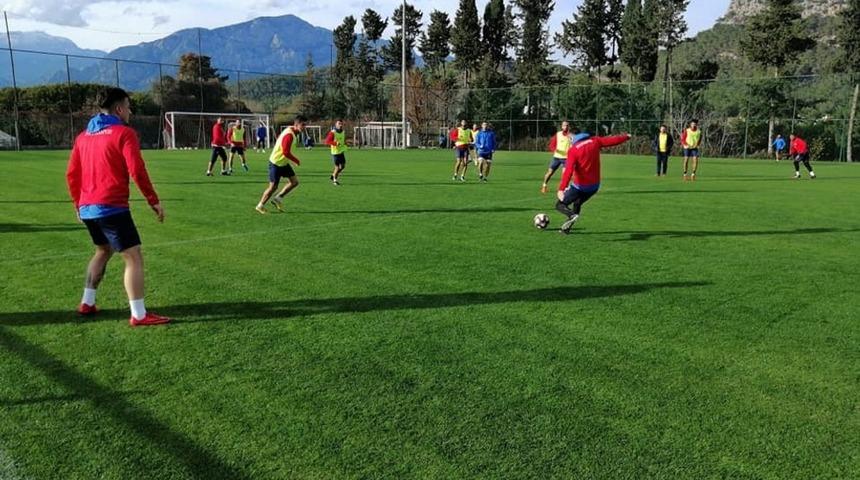 Payas Spor ikinci yarı hazırlık çalışmalarını Kemer’de sürdürüyor.