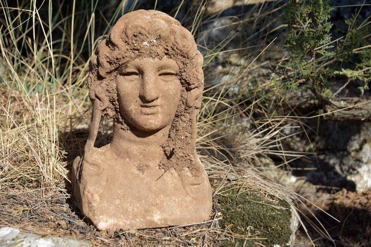 Pisidia'da Büyük İskender'e benzeyen mermer heykel bulundu