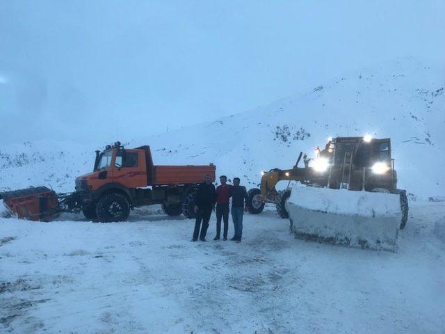 Hakkari’de karla mücadele çalışması