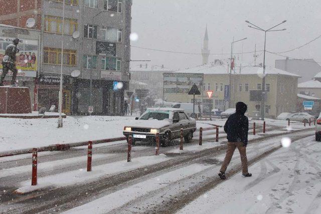 Hayrabolu’da kar yağışı etkili oldu