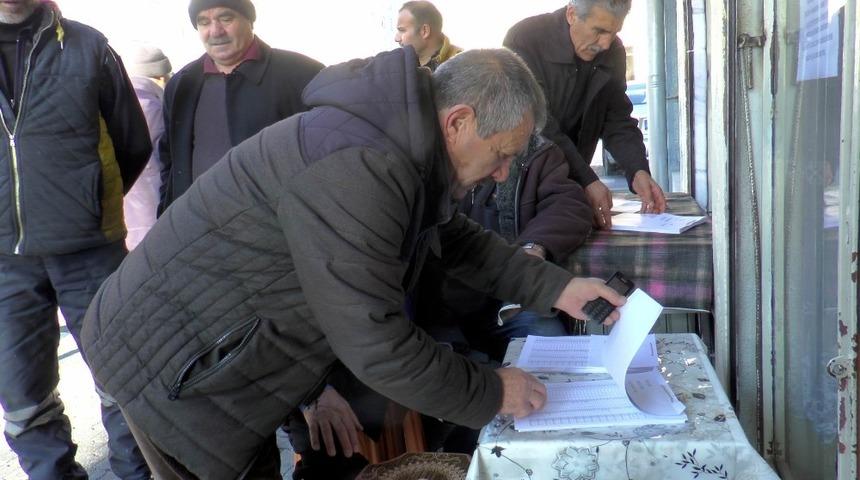 Muhtarlıklarda se&ccedil;men listeleri askıya &ccedil;ıktı