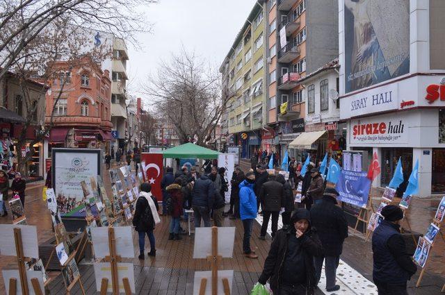 Müslüman Uygur Türkleri soykırıma uğratılmaktadırlar