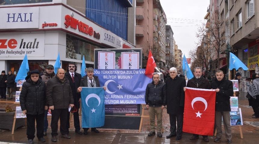 M&uuml;sl&uuml;man Uygur T&uuml;rkleri soykırıma uğratılmaktadırlar