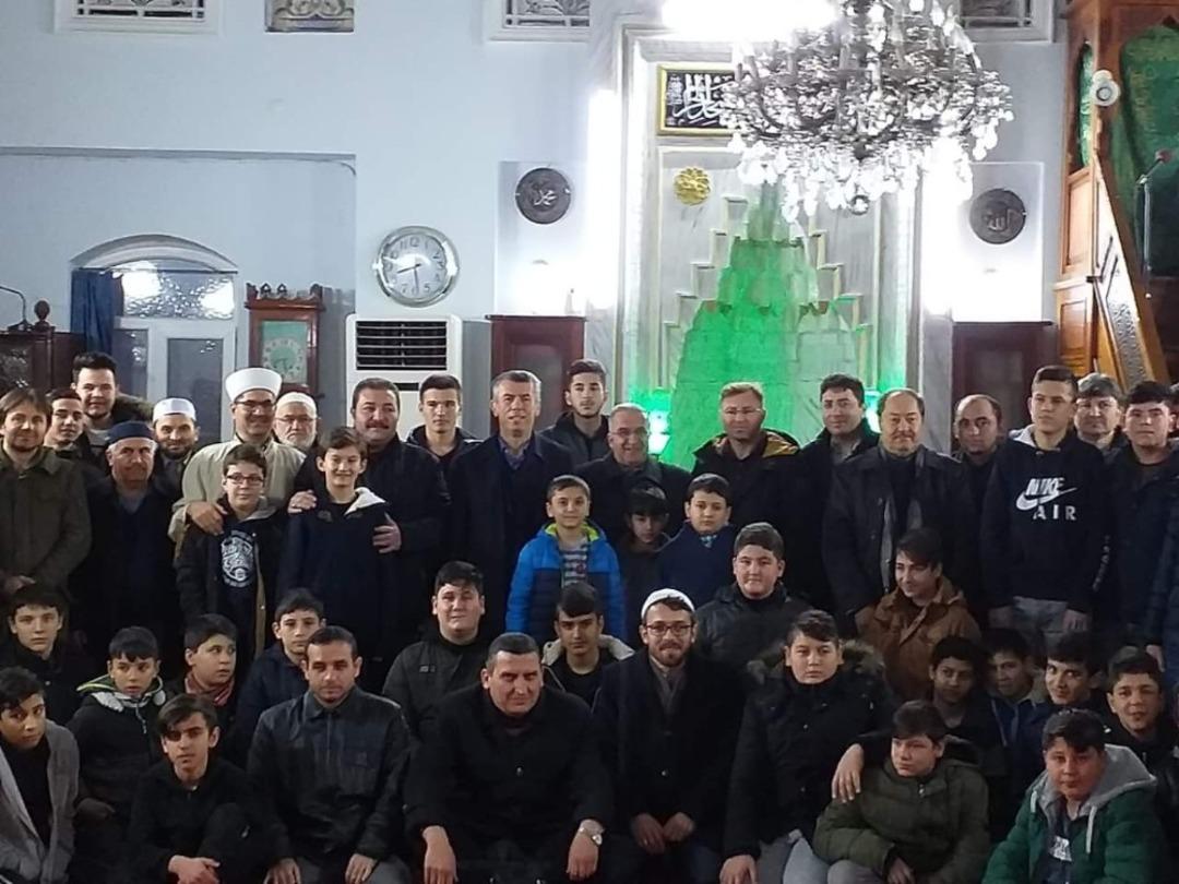 Edremit gen&ccedil;liği sabah namazında buluştu