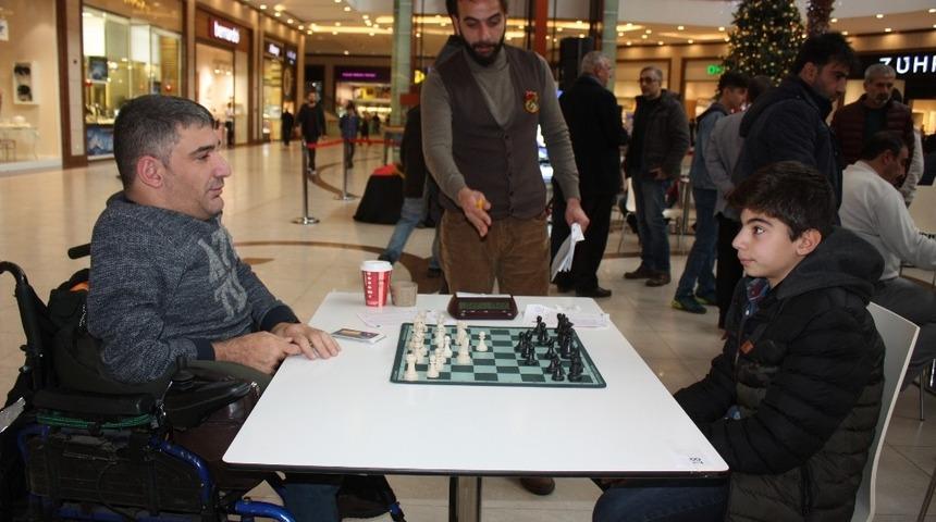 7&rsquo;den 70&rsquo;e Ceylan AVM&rsquo;de kapıştı