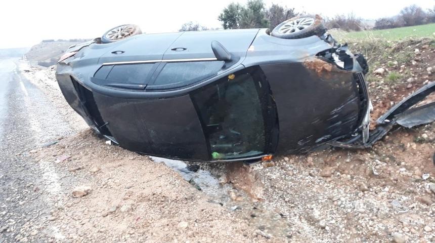 Otomobil takla attı: 2 yaralı