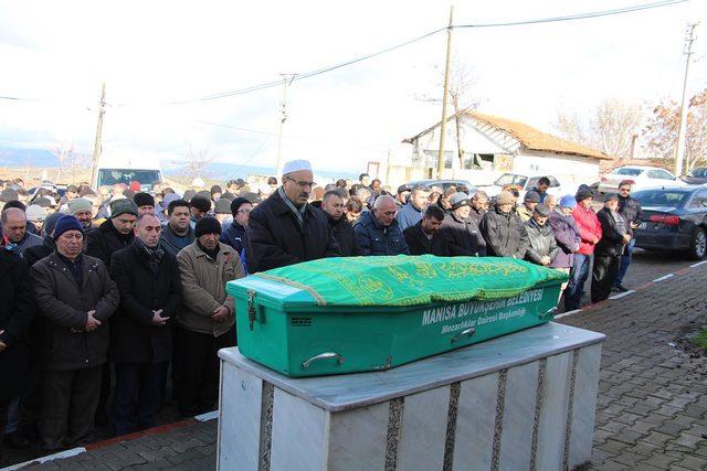 Yanmış aracında cesedi bulunan emekli öğretmen, toprağa verildi