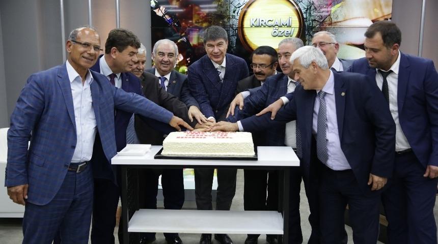 Kırcami muhtarlarından T&uuml;rel&rsquo;e pastalı teşekk&uuml;r