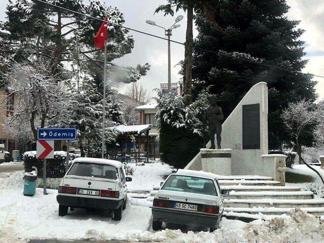 İzmir'in yüksek kesimlerine kar yağdı (2)