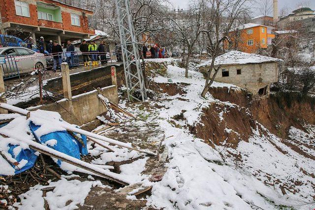 Ordu'da mahallede heyelan; riskli evler tahliye edilecek