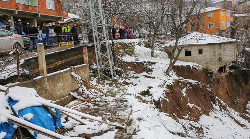 Ordu'da bir mahalle korku içinde! 7 yıl sonra yeniden heyelan başladı