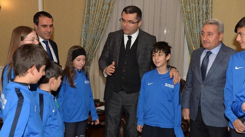 Pal-Kar Spor Kul&uuml;b&uuml;&rsquo;nden Vali Memiş&rsquo;e ziyaret