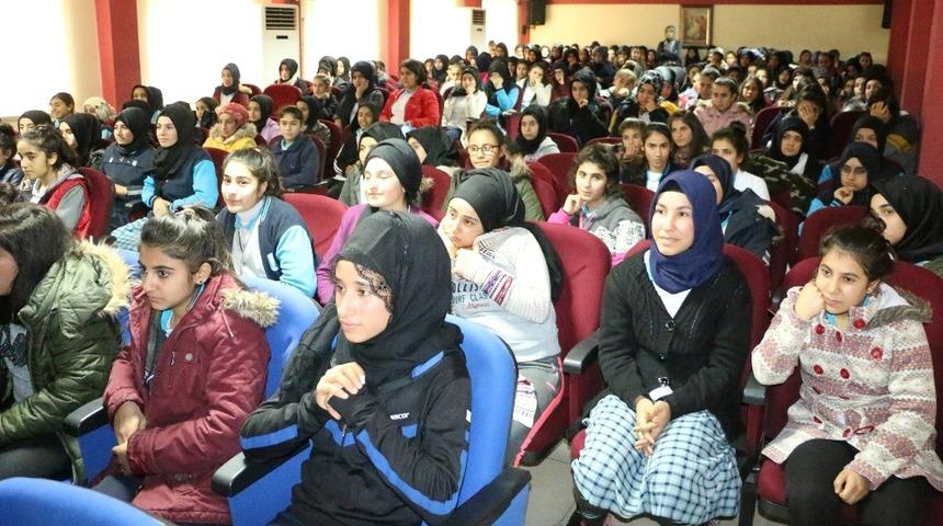 Şanlıurfa&rsquo;da &ouml;ğrencilere sinema etkinliği