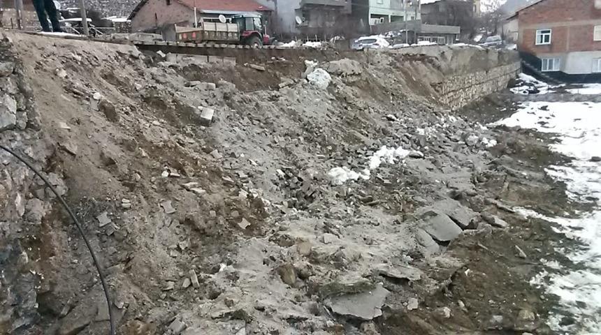 &Ccedil;elikhan&rsquo;da heyelan