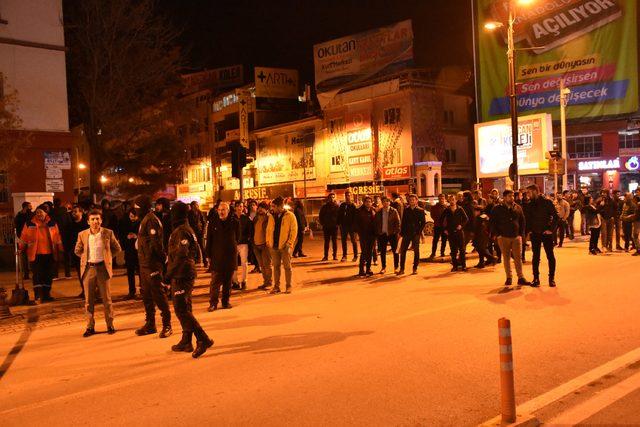 Malatya'da trafik ışıklarına asılı çanta fünye ile patlatıldı