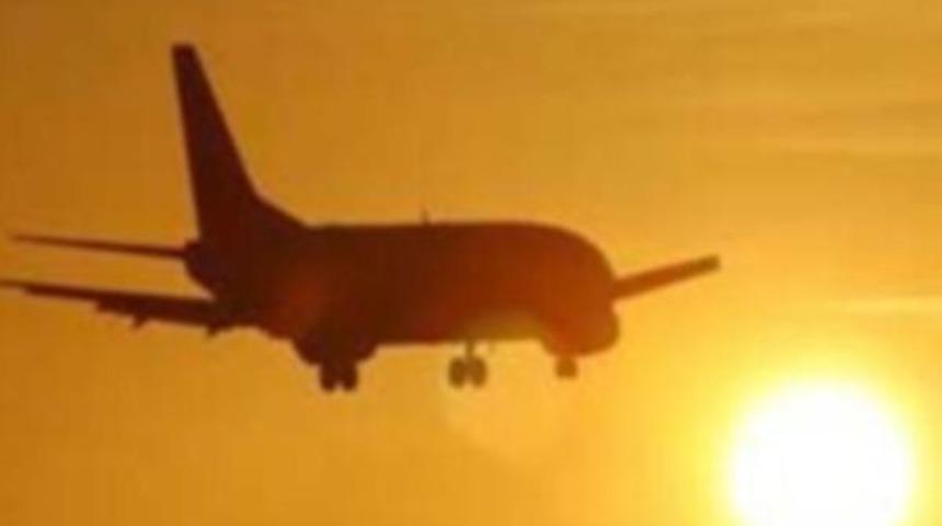 Avustralya'dan düşen uçaktan beş kişi sağ kurtuldu!