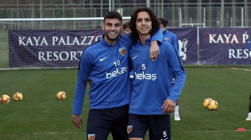 Kayserispor'da 10 numaralar Deniz Türüç ve Emre Demir yan yana