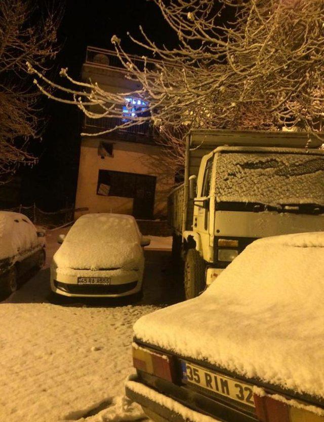 Turgutlu'da kırsal mahaller beyaza büründü