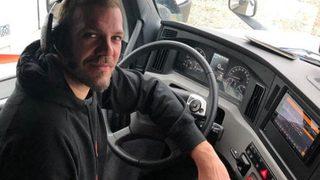 Tolga Karel isyan etti: Yere batsın sahte sevginiz!