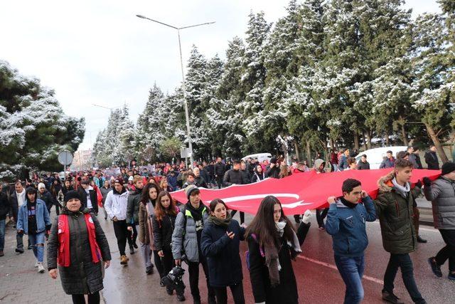 Gençlik şühedanın izinde