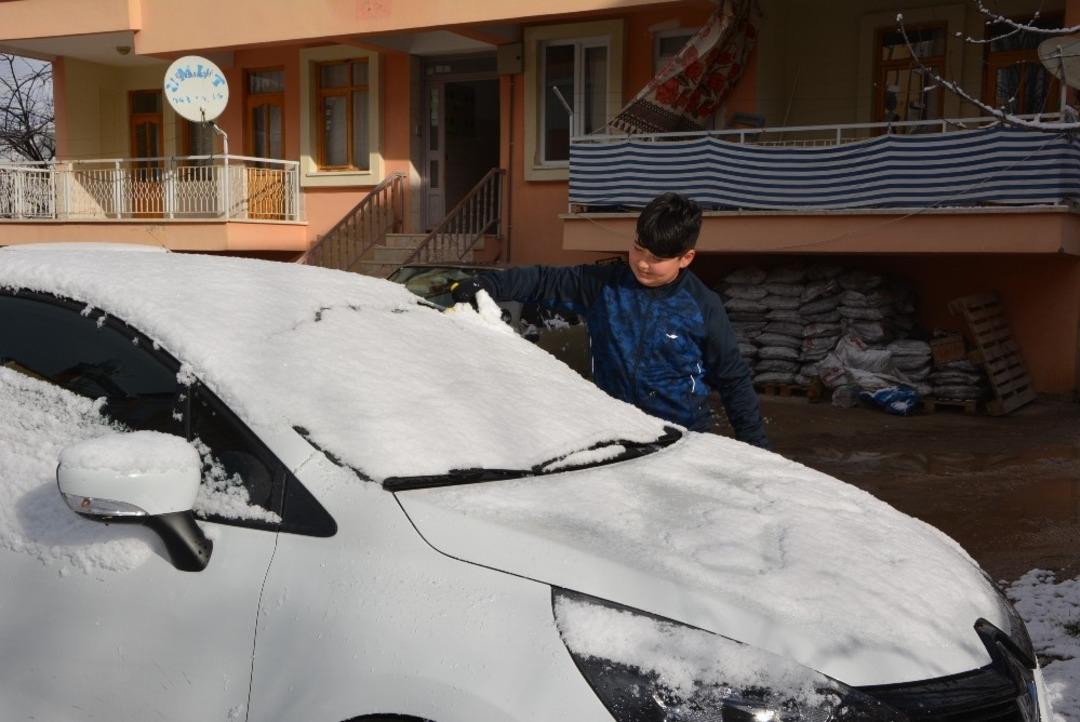 Korkuteli beyaza b&uuml;r&uuml;nd&uuml;