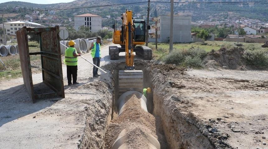 G&ouml;lmarmara&rsquo;nın iki caddesine 3 kilometrelik i&ccedil;me suyu hattı d&ouml;şendi