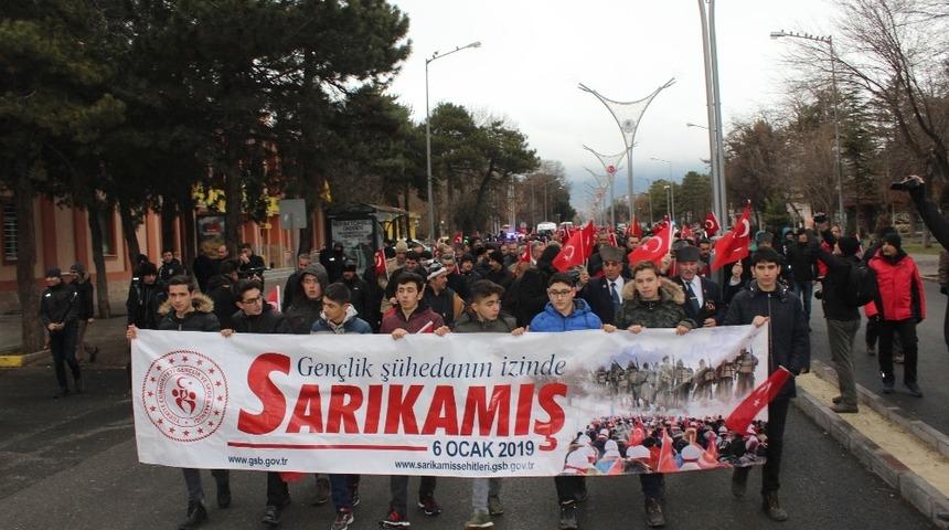 Erzincan&rsquo;da vefakar gen&ccedil;lik fedakar ecdadı i&ccedil;in y&uuml;r&uuml;d&uuml;