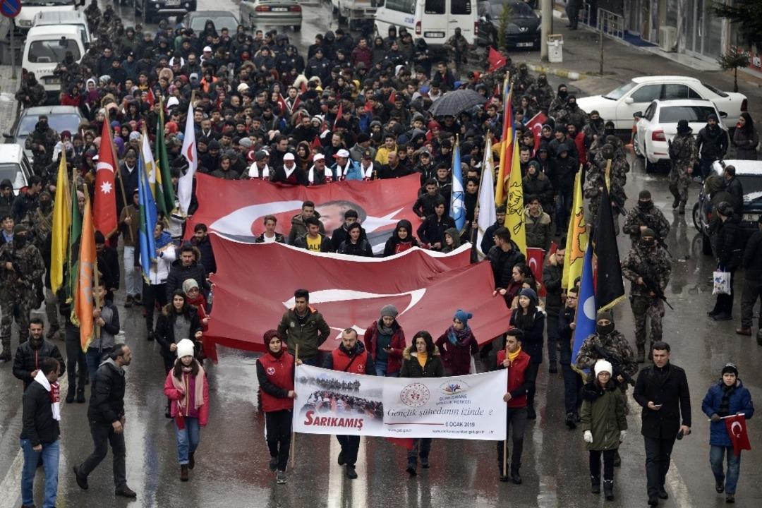 G&uuml;m&uuml;şhaneliler Sarıkamış şehitleri i&ccedil;in y&uuml;r&uuml;d&uuml;