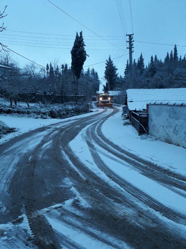 Kar timlerinden yağışa anında müdahale