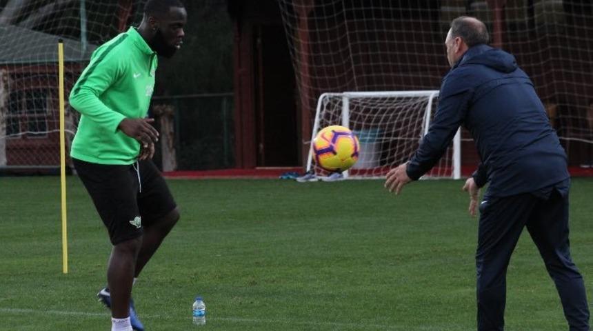 Akhisarspor'da Elvis Manu krizi çözüldü