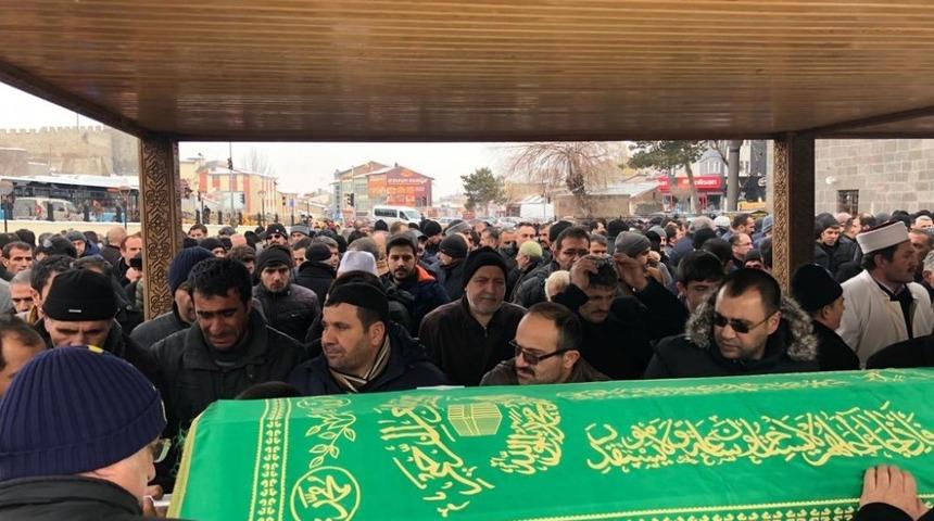 Gazeteci Vahap &Ccedil;olak, son yolculuğuna uğurlandı