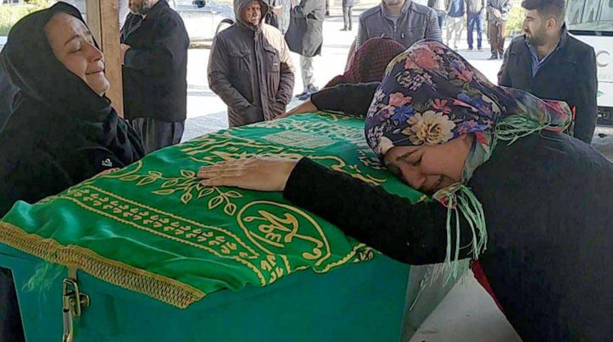 Türkiye 6 yaşındaki Mertcan'a ağlıyor! Cenazesinde gözyaşları sel oldu