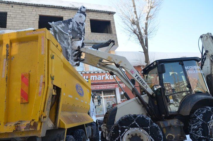 Beytüşşebap’ta karla mücadele çalışmaları sürüyor G3