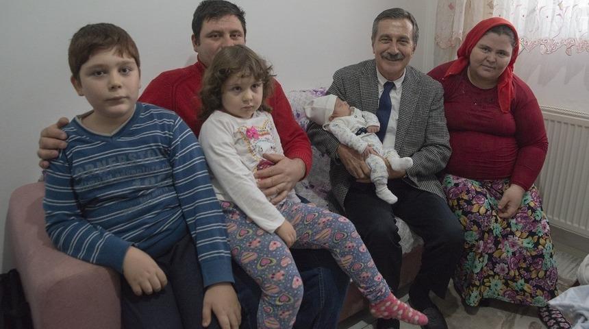 Başkan Ata&ccedil;&rsquo;ın &rsquo;hoş geldin bebek&rsquo; ziyaretleri s&uuml;r&uuml;yor