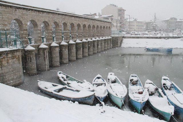 Beyşehir’de kar yağışı etkili oldu