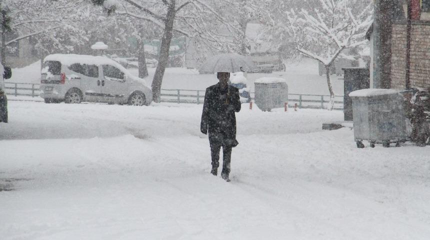 Beyşehir&rsquo;de kar yağışı etkili oldu