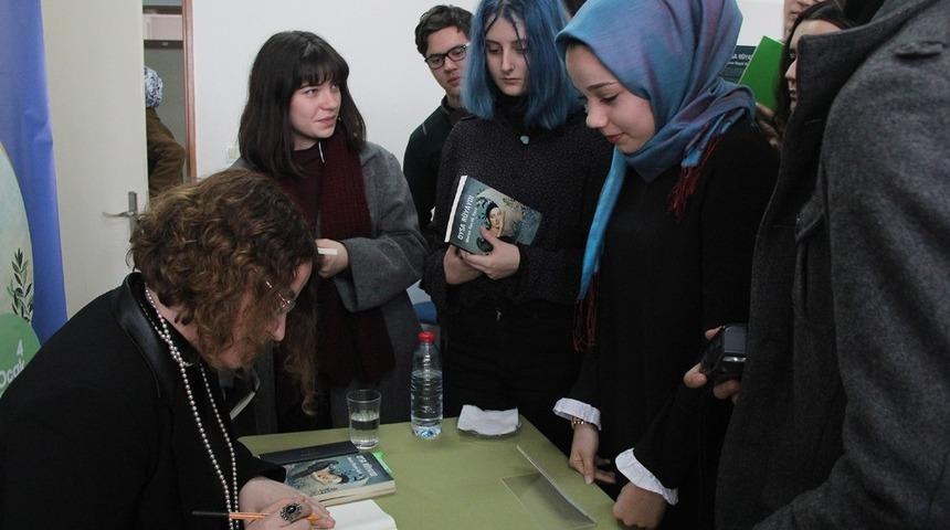 &lsquo;Oysa R&uuml;yaydı&rsquo; kitabının s&ouml;yleşisi ve imza g&uuml;n&uuml; ger&ccedil;ekleşti