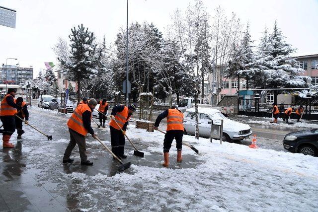 Isparta’da karla mücadele çalışmaları