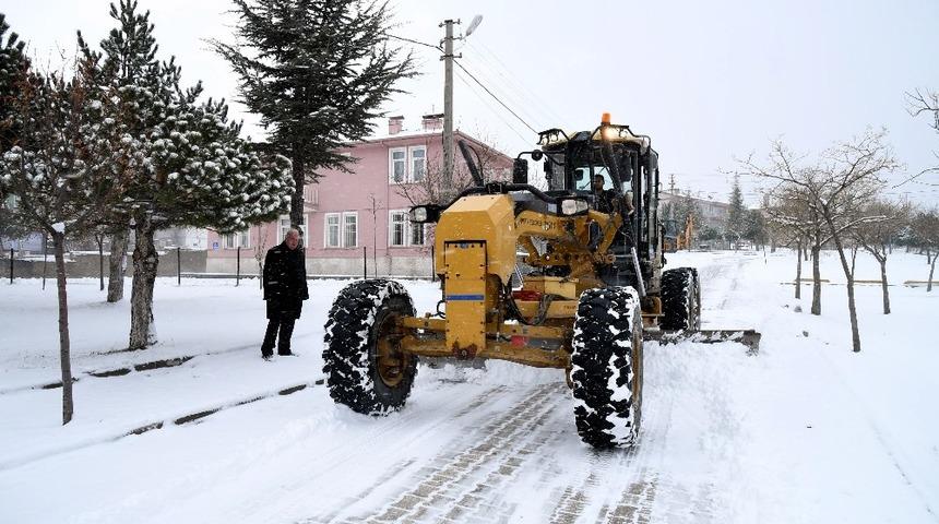 Isparta&rsquo;da karla m&uuml;cadele &ccedil;alışmaları