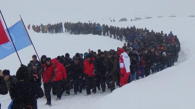 Hakkari’de Sarıkamış şehitleri için yürüyüş düzenlendi