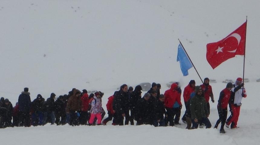 Hakkari’de Sarıkamış şehitleri için yürüyüş düzenlendi