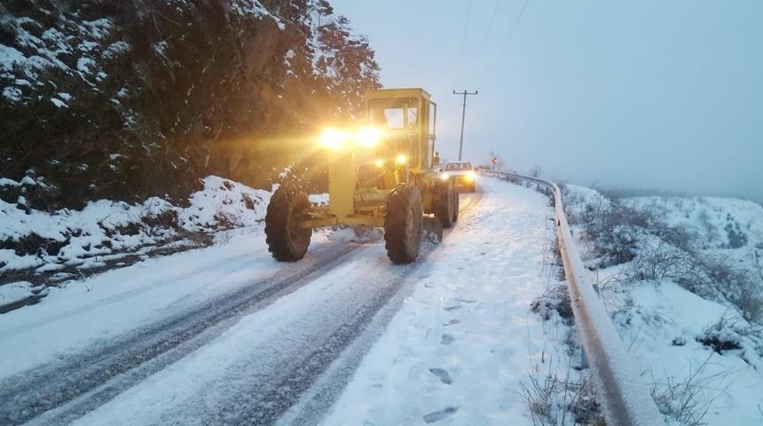 Aydın’da karla mücadele devam ediyor