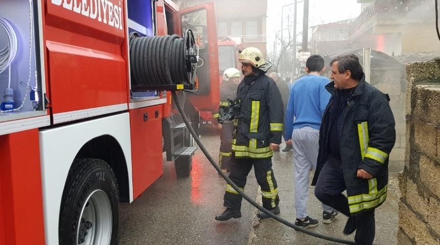 Park halindeki otomobil yandı