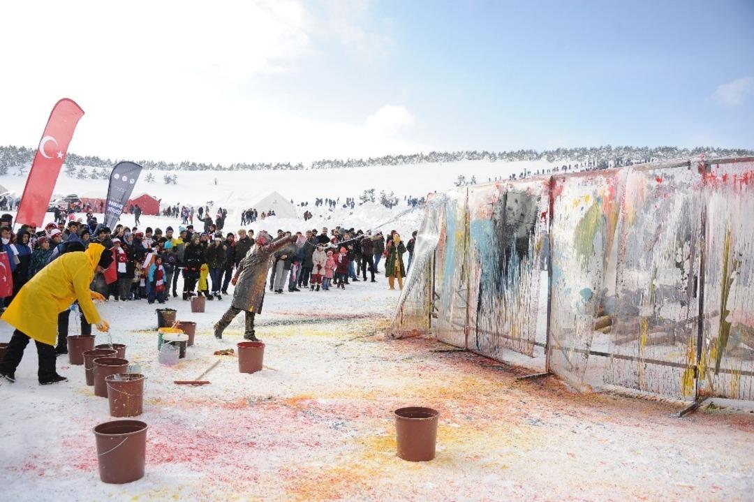 Profes&ouml;r Kavukcu ilgin&ccedil; performansı ile Sarıkamış&rsquo;ı anlattı