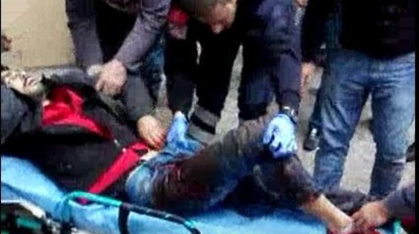 Bı&ccedil;aklanan gen&ccedil; yerde yardım bekledi