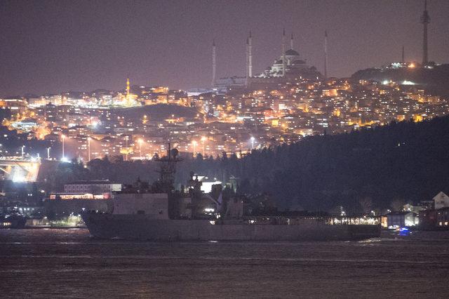 ABD savaş gemisi İstanbul Boğazı'ndan geçti