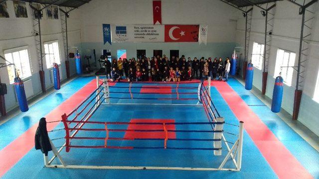 Muaythai Hakem Kursu 45 kursiyerin katılımı ile tamamlandı