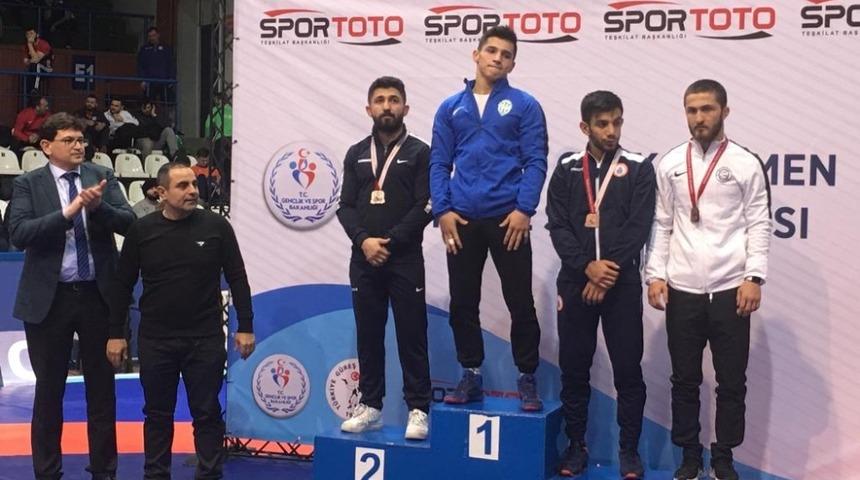 Kayseri Şekersporlu g&uuml;reş&ccedil;iler, Milli Takım i&ccedil;in ter d&ouml;k&uuml;yor