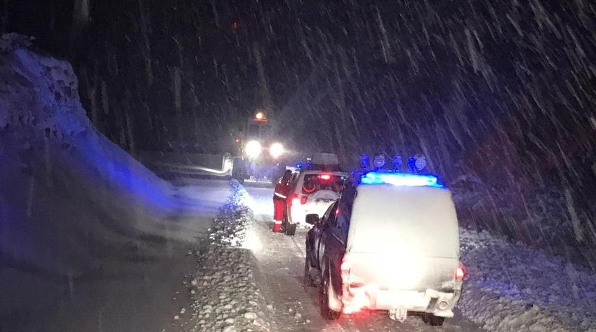 K&ouml;yde fenalaşan hastanın imdadına paletli ambulans yetişti