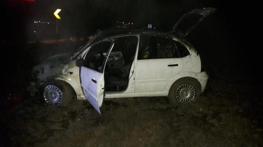 Bilecik&rsquo;te seyir halindeki otomobil yandı